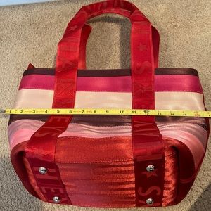 Harvey’s seatbelt bag tote
